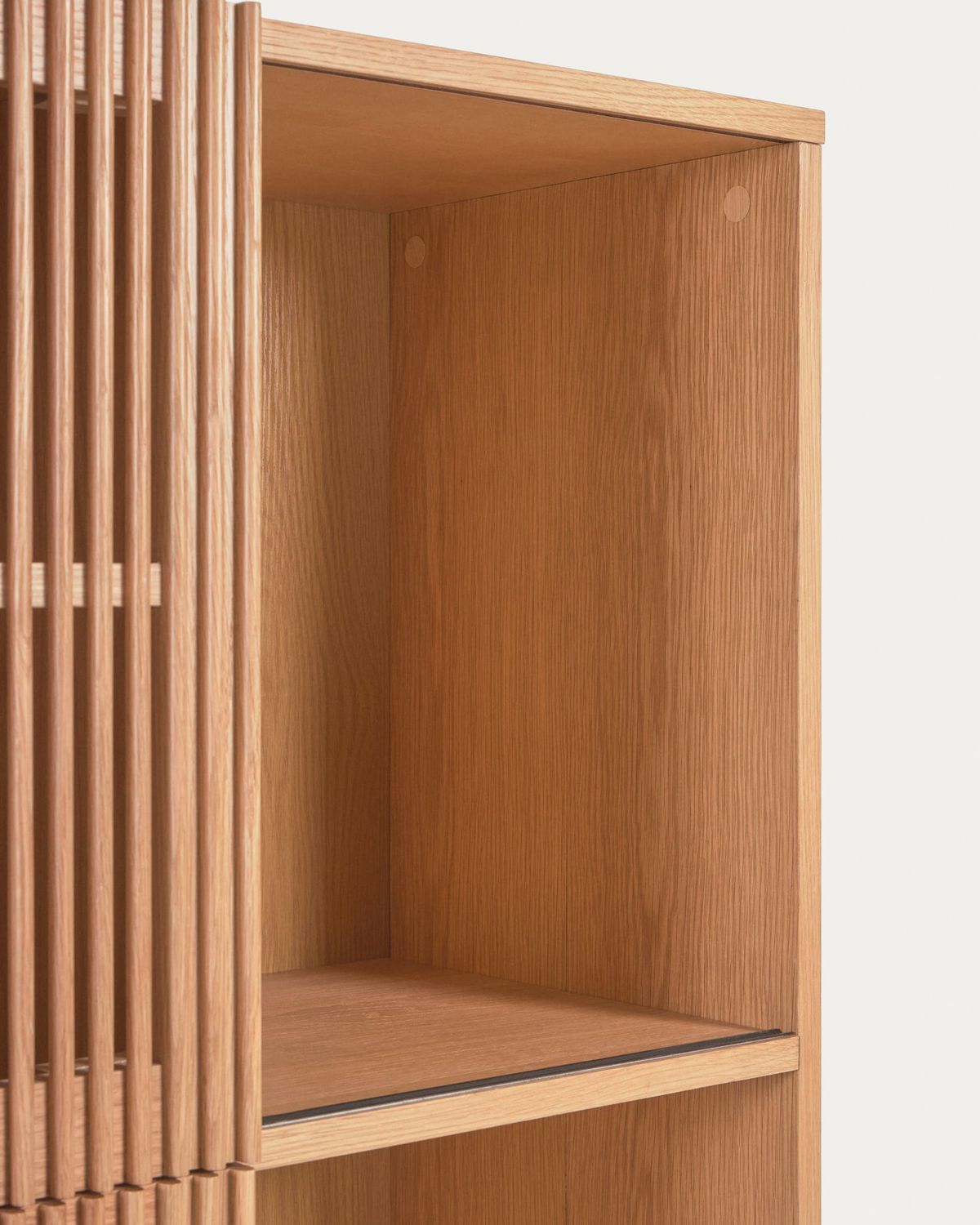 Estantería Beyla de madera maciza de fresno y chapa de roble 84,5 x 170 cm FSC 100%