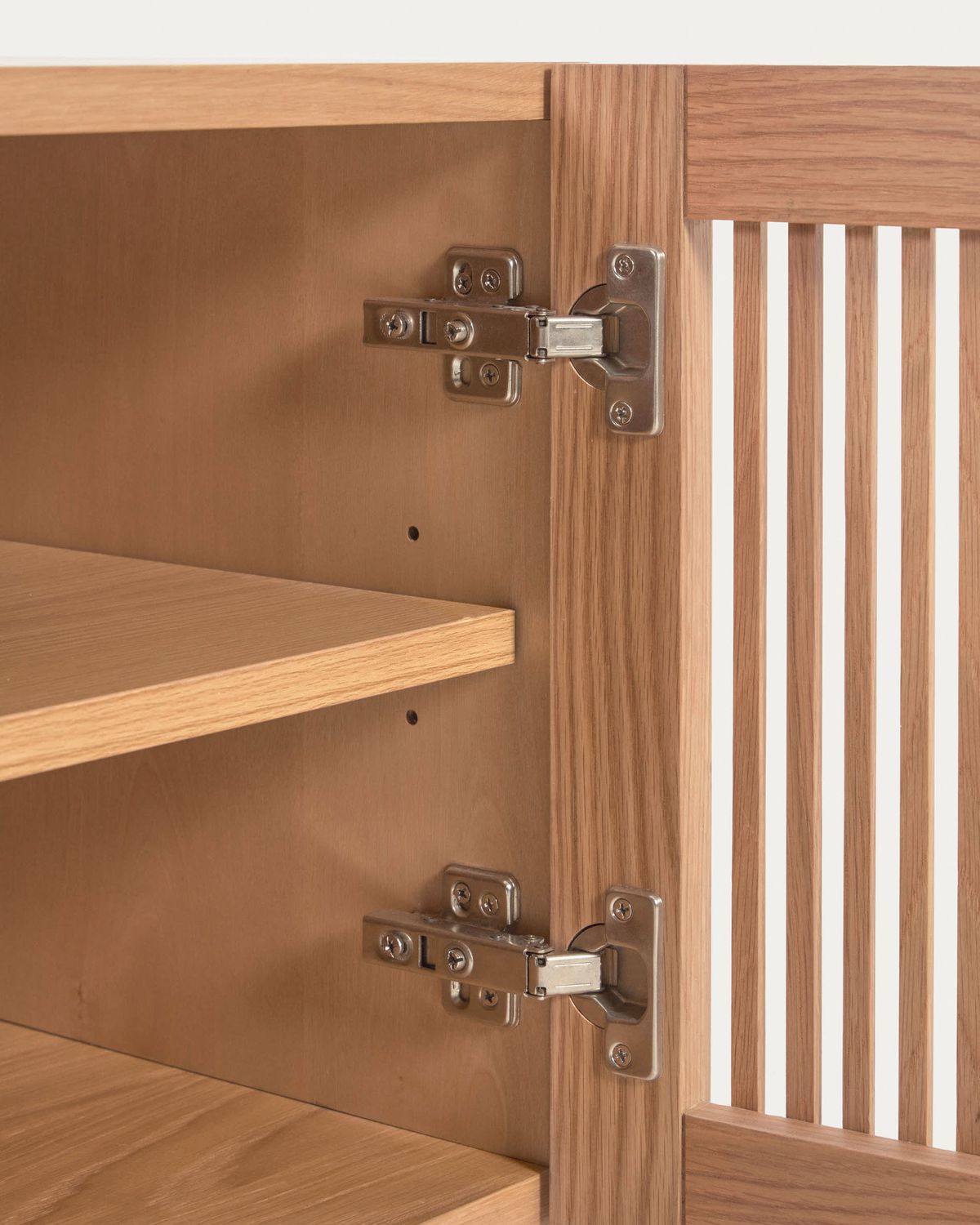 Zapatero Beyla con 2 puertas de madera maciza de fresno y chapa de roble 98,5 cm FSC 100%