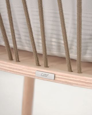 Moisés Leonela de madera maciza fresno y contrachapado 97 x 62 cm FSC 100%