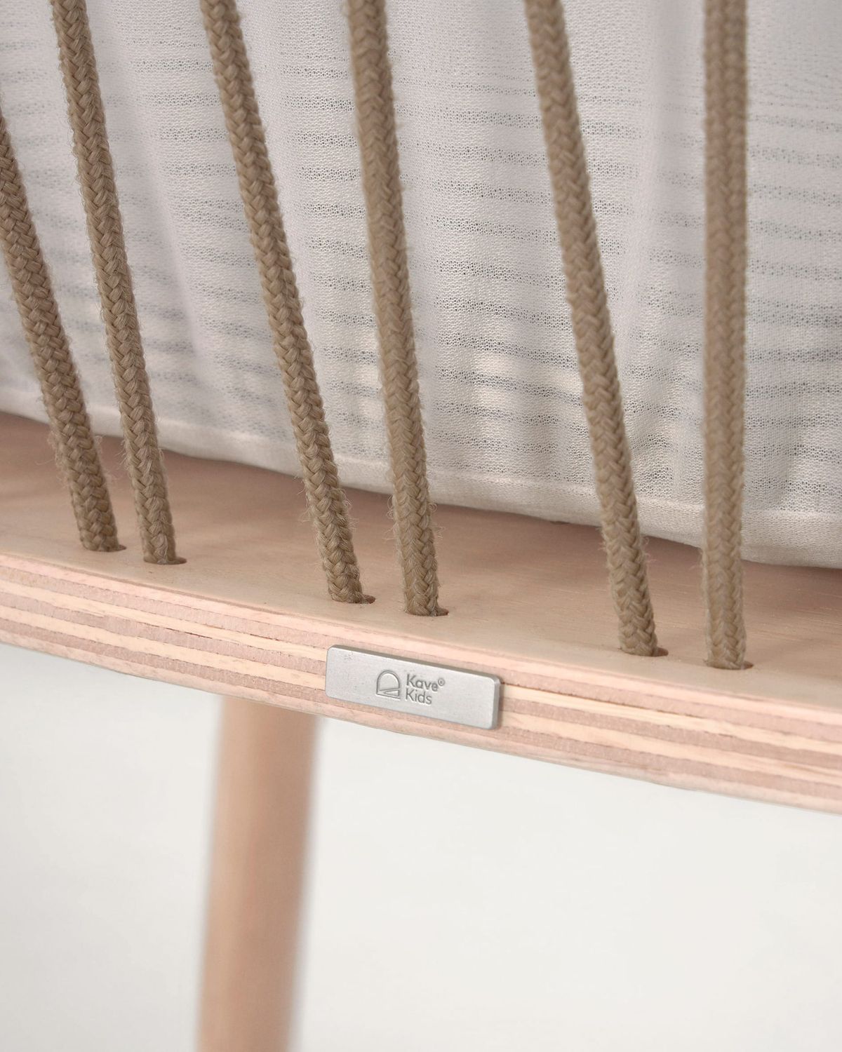 Moisés Leonela de madera maciza fresno y contrachapado 97 x 62 cm FSC 100%