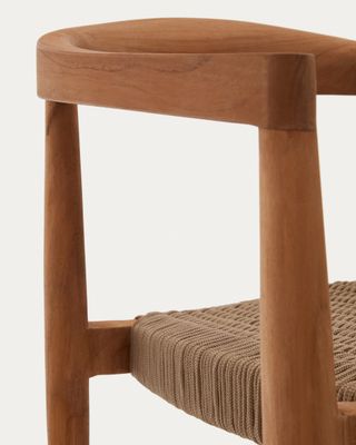 Silla apilable de exterior Ydalia de madera maciza de teca con acabado natural y cuerda beige