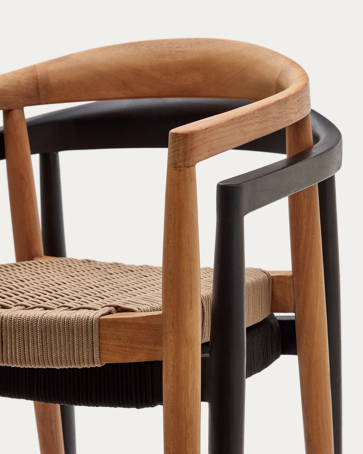 Silla apilable de exterior Ydalia de madera maciza de teca con acabado natural y cuerda beige