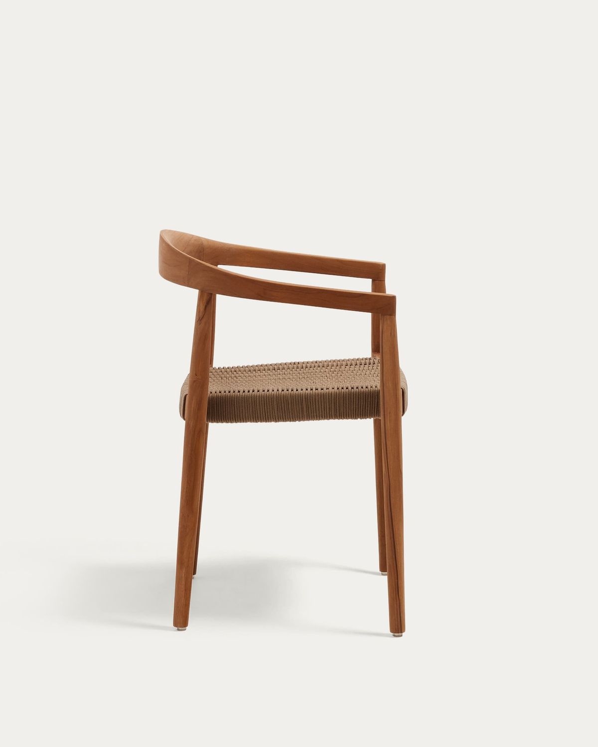 Silla apilable de exterior Ydalia de madera maciza de teca con acabado natural y cuerda beige