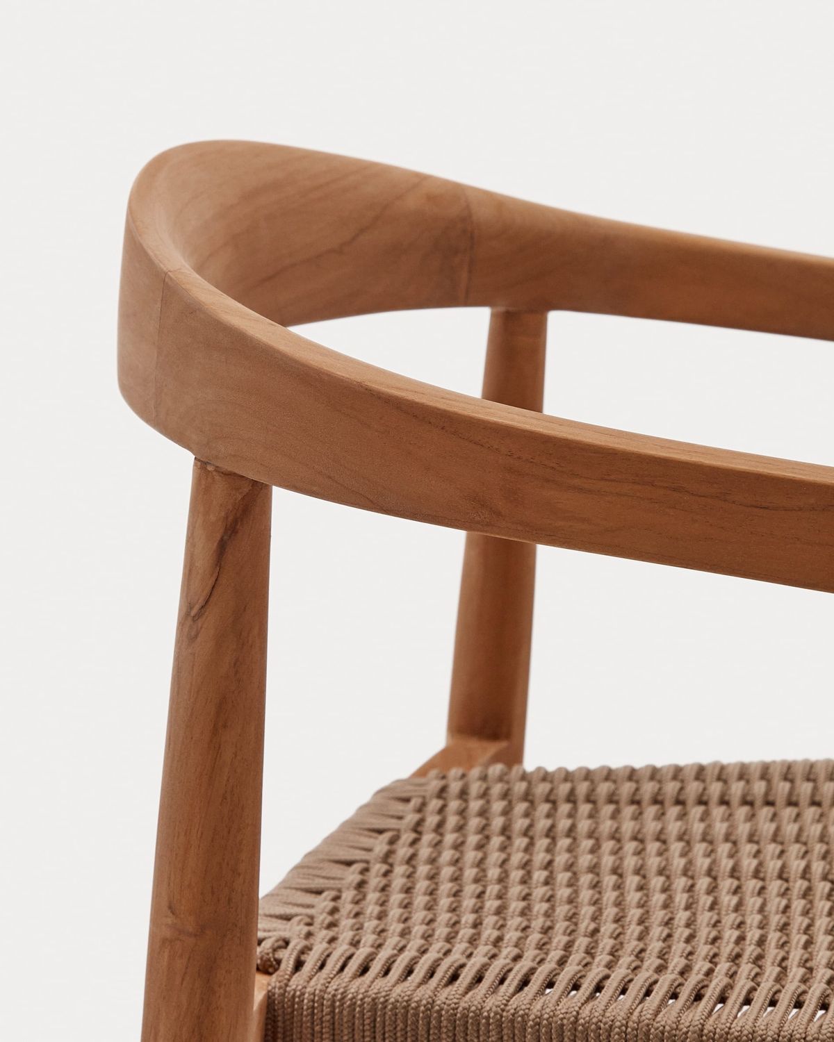 Silla apilable de exterior Ydalia de madera maciza de teca con acabado natural y cuerda beige