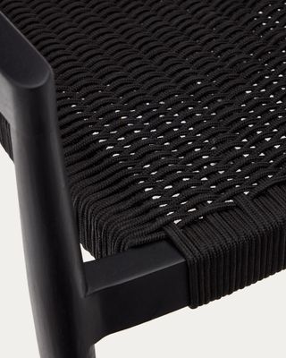 Silla de exterior Ydalia de madera maciza de teca con acabado natural y cuerda negro