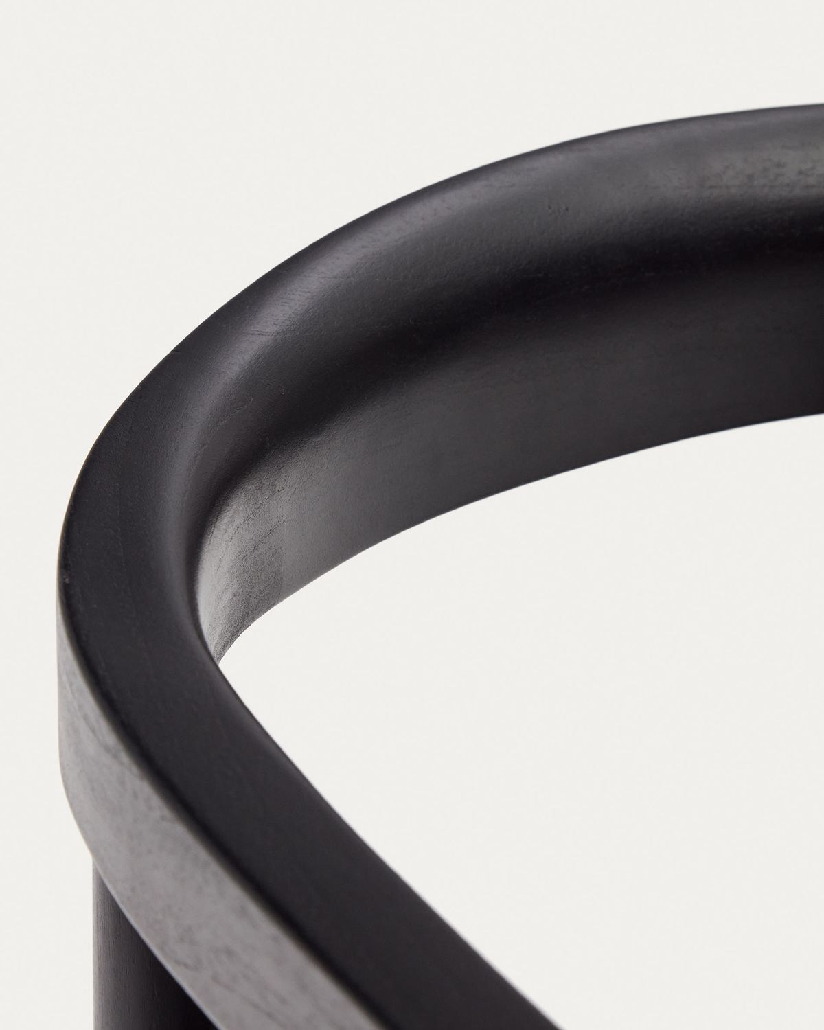 Silla de exterior Ydalia de madera maciza de teca con acabado natural y cuerda negro