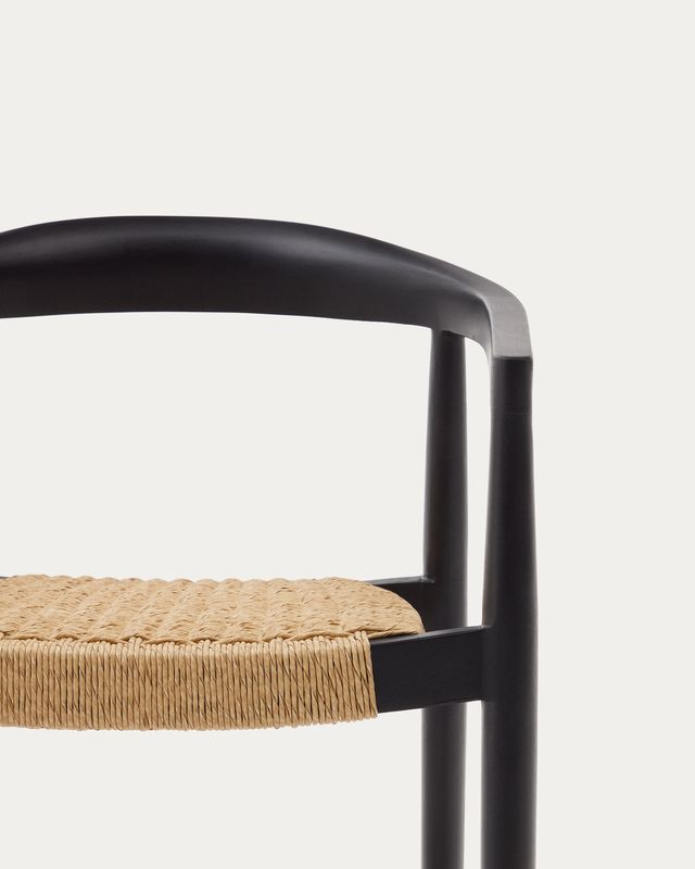 Silla apilable de exterior Ydalia de madera maciza de teca acabado negro y cuerda de ratán sintético