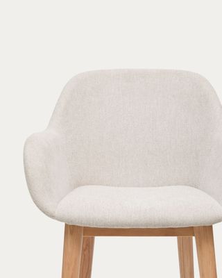 Taburete Konna beige y patas de madera maciza de fresno acabado tono natural 65 cm