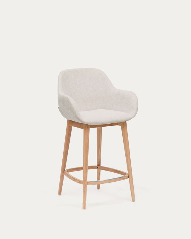 Taburete Konna beige y patas de madera maciza de fresno acabado tono natural 65 cm