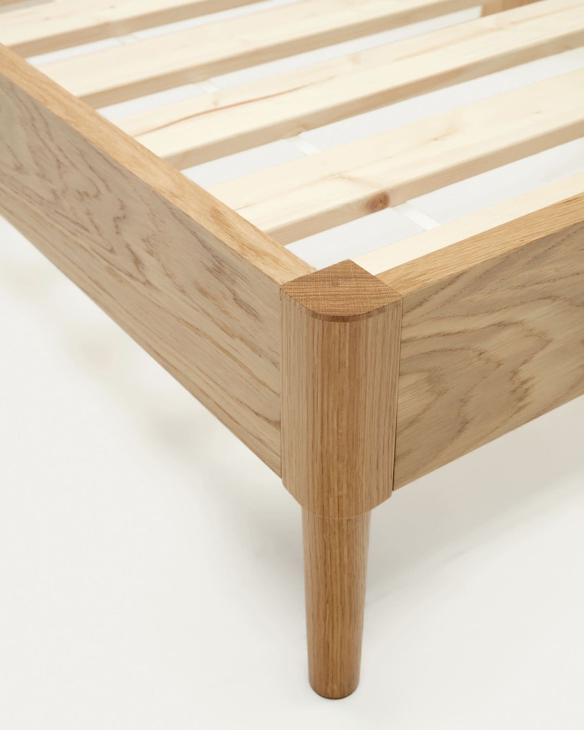 Cama Lenon de madera y chapa de roble para colchón de 90 x 200 cm FSC MIX Credit
