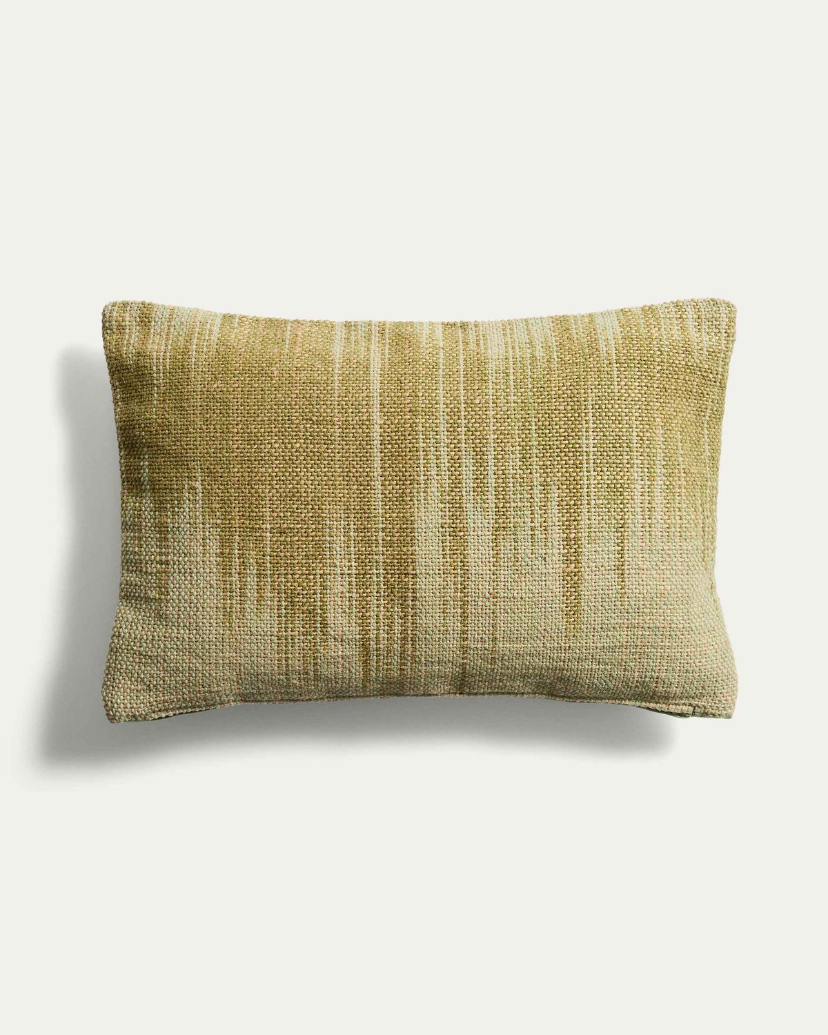 Funda de cojín Liroda de yute con gráfico ikat verde 40 x 60 cm