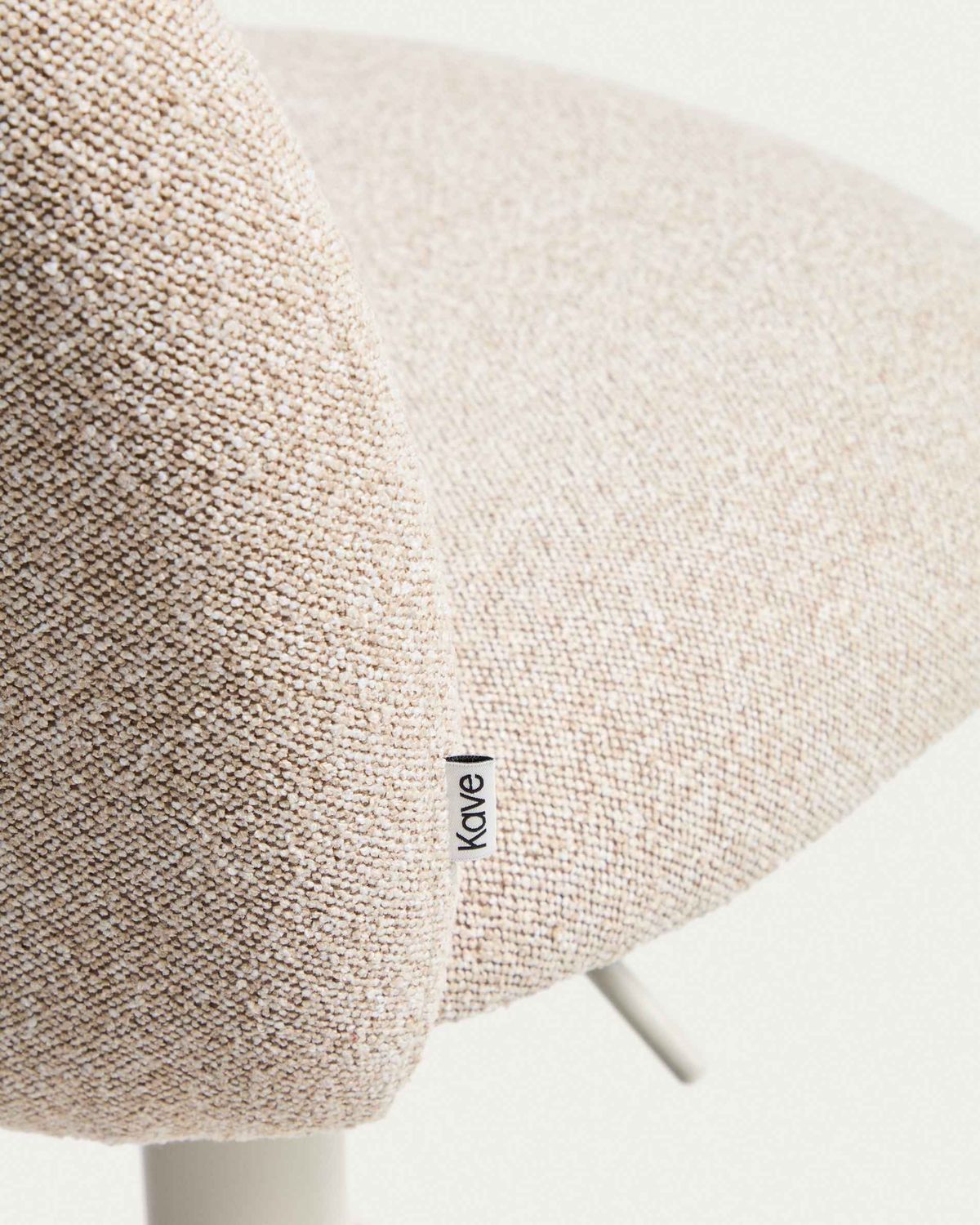 Taburete Arino de chenilla beige y patas de metal beige 65 cm FSC 100%