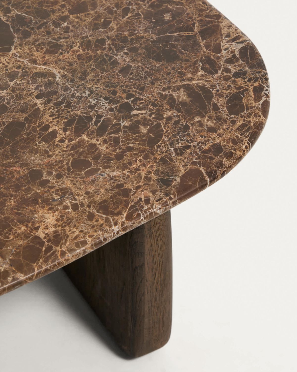 Mesa auxiliar Pirita de mármol marrón y patas de madera maciza de roble acabado oscuro 71 x 70 cm FSC 100%