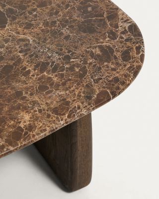 Mesa auxiliar Pirita de mármol marrón y patas de madera maciza de roble acabado oscuro 71 x 70 cm FSC 100%