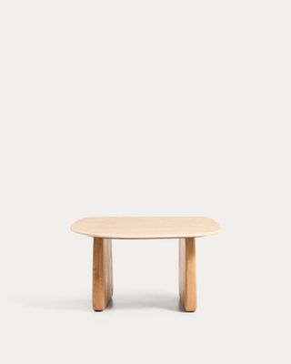 Mesa auxiliar Pirita de travertino beige y patas de madera maciza de roble acabado tono natural 71 x 70 cm FSC 100%