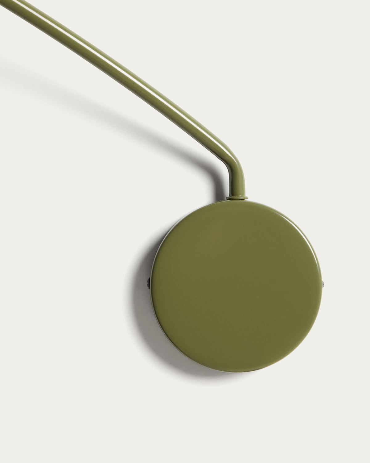 Aplique Kally de metal con acabado pintado verde