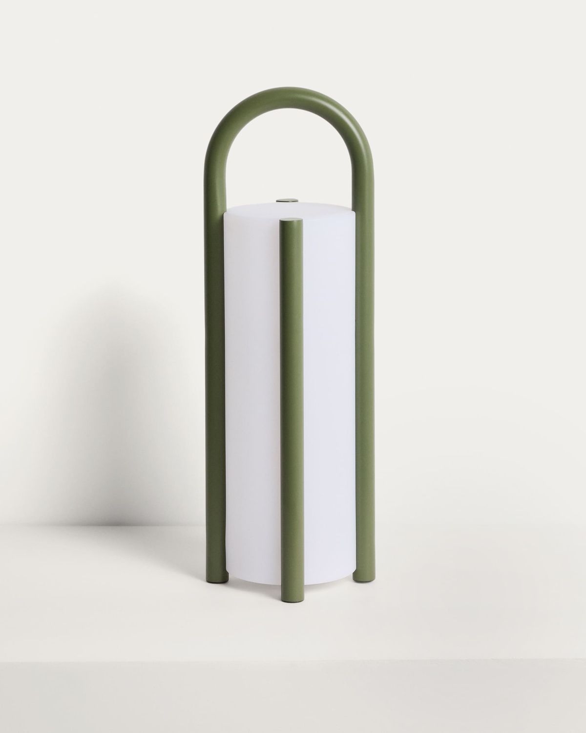 Lámpara de mesa grande portátil Leros de polietileno y acero verde
