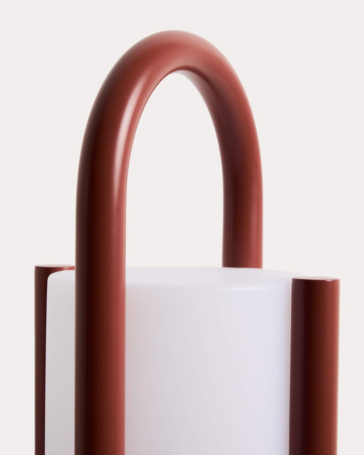 Lámpara de mesa grande portátil Leros de polietileno y acero terracota