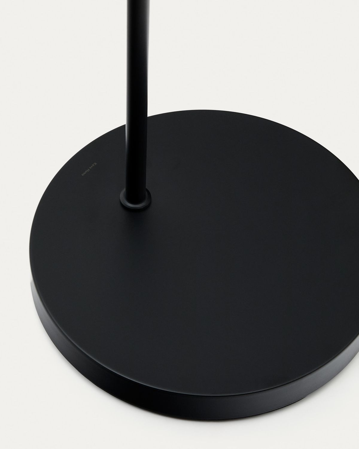 Soporte para lámparas portátiles Nali de metal con acabado pintado negro