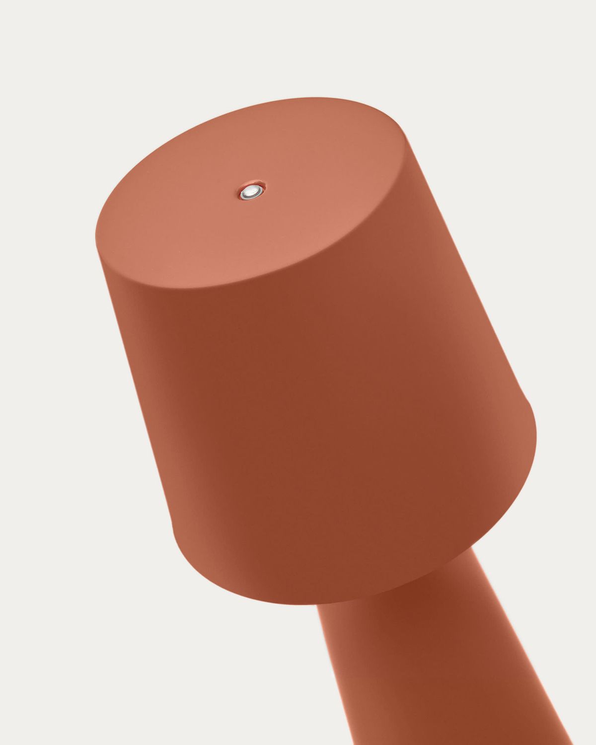 Lámpara de mesa grande de exterior Arenys de metal con acabado pintado terracota