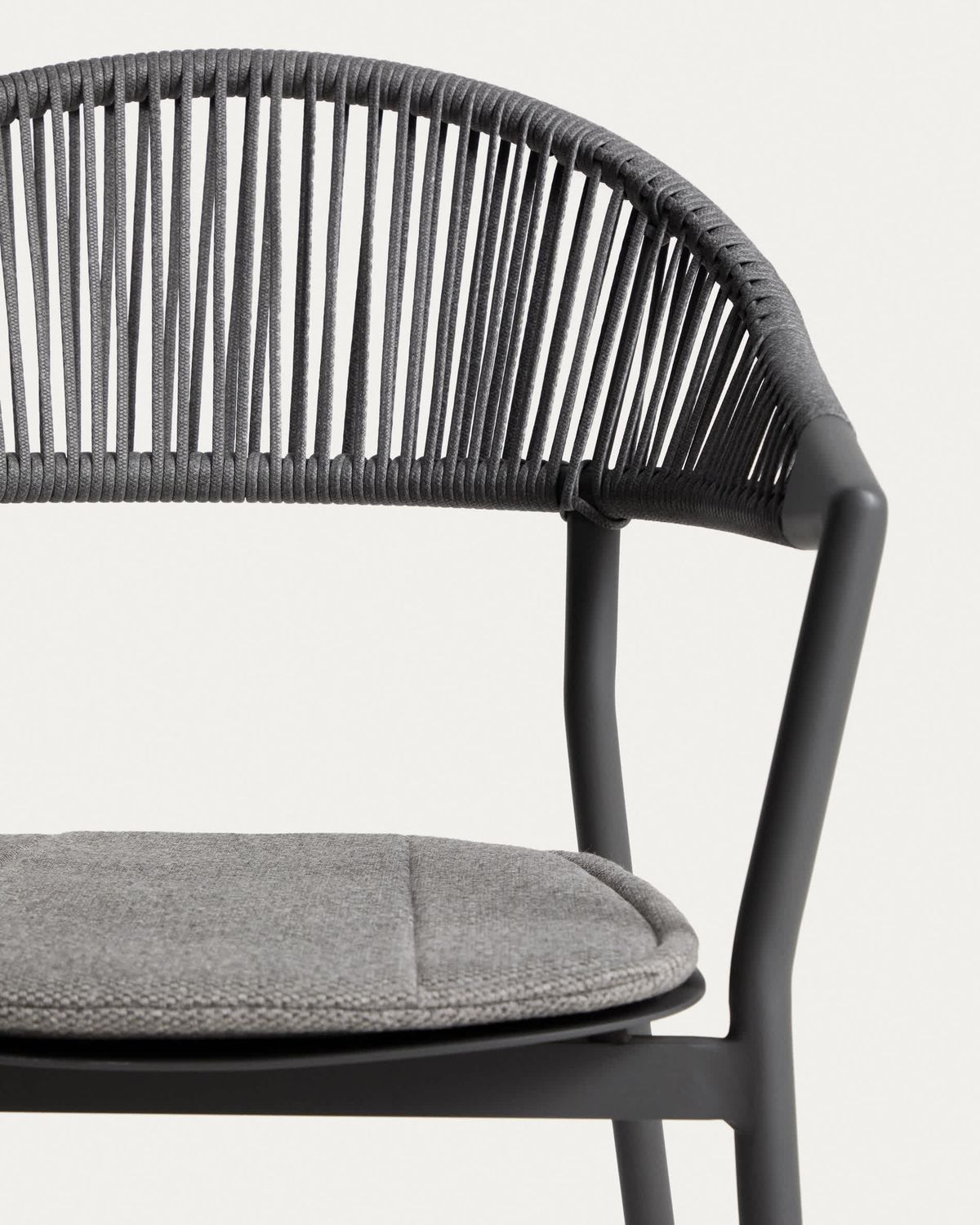 Silla apilable de exterior Alimia de aluminio grafito y cuerda sintética gris