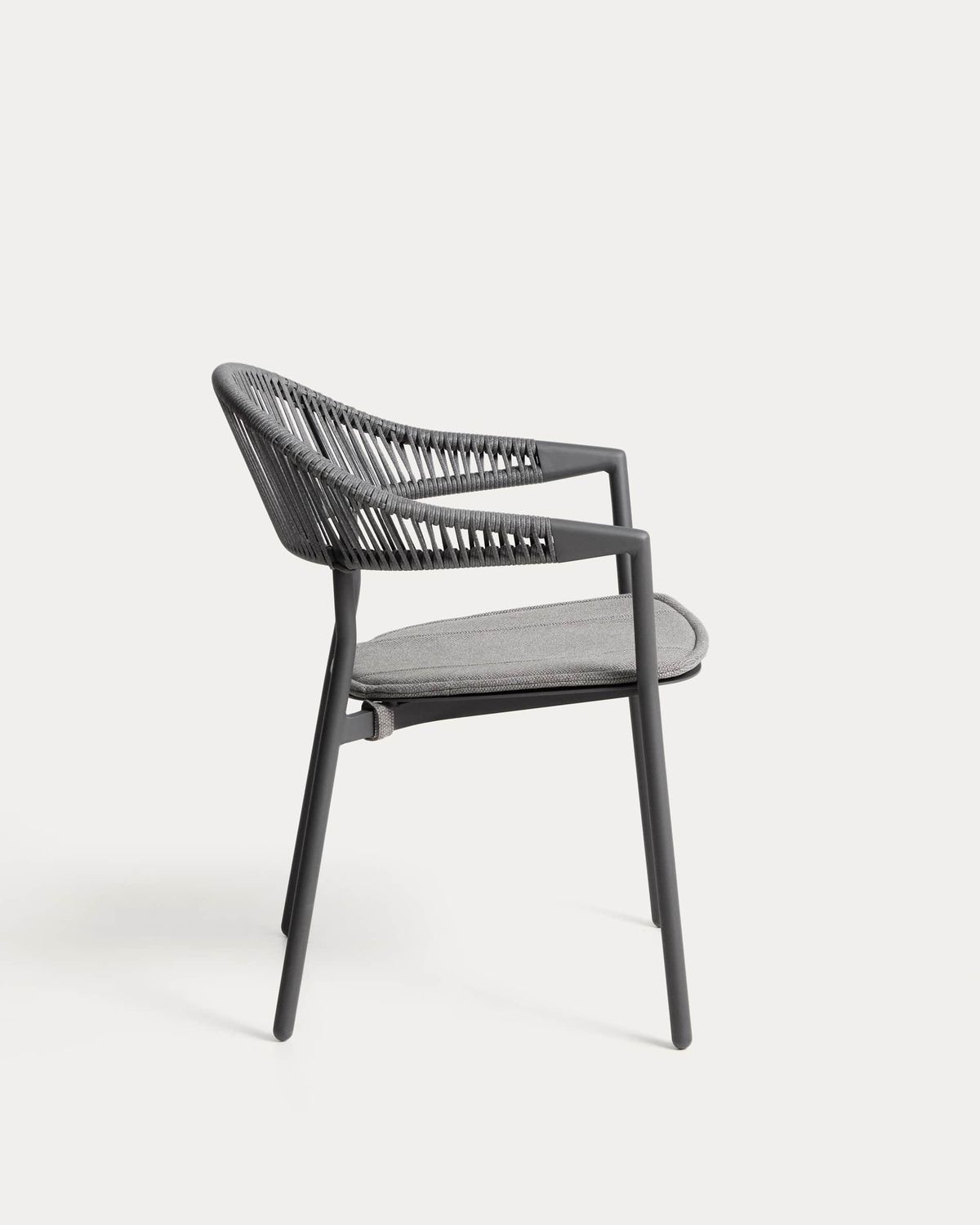 Silla apilable de exterior Alimia de aluminio grafito y cuerda sintética gris