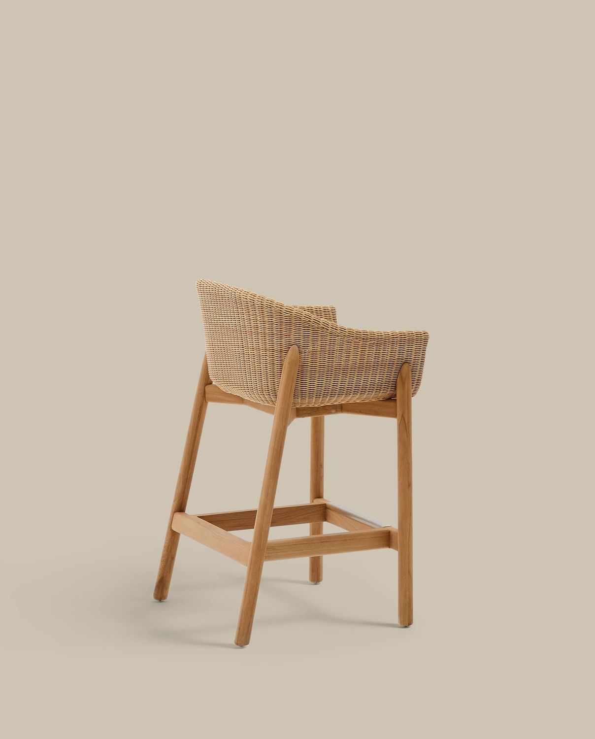 Taburete Galea de madera maciza de teca y ratán sintético 75 cm FSC 100%