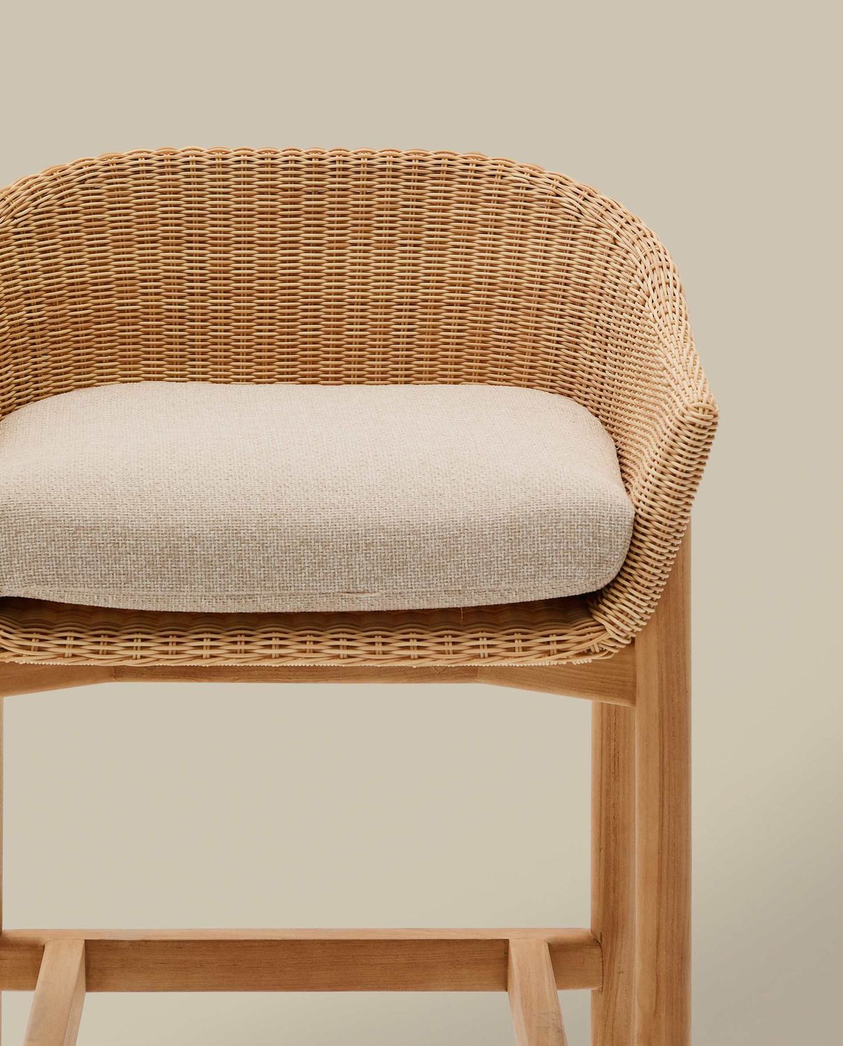 Taburete Galea de madera maciza de teca y ratán sintético 75 cm FSC 100%