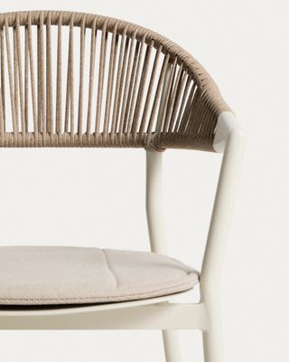 Silla apilable de exterior Alimia de aluminio crudo y cuerda sintética beige