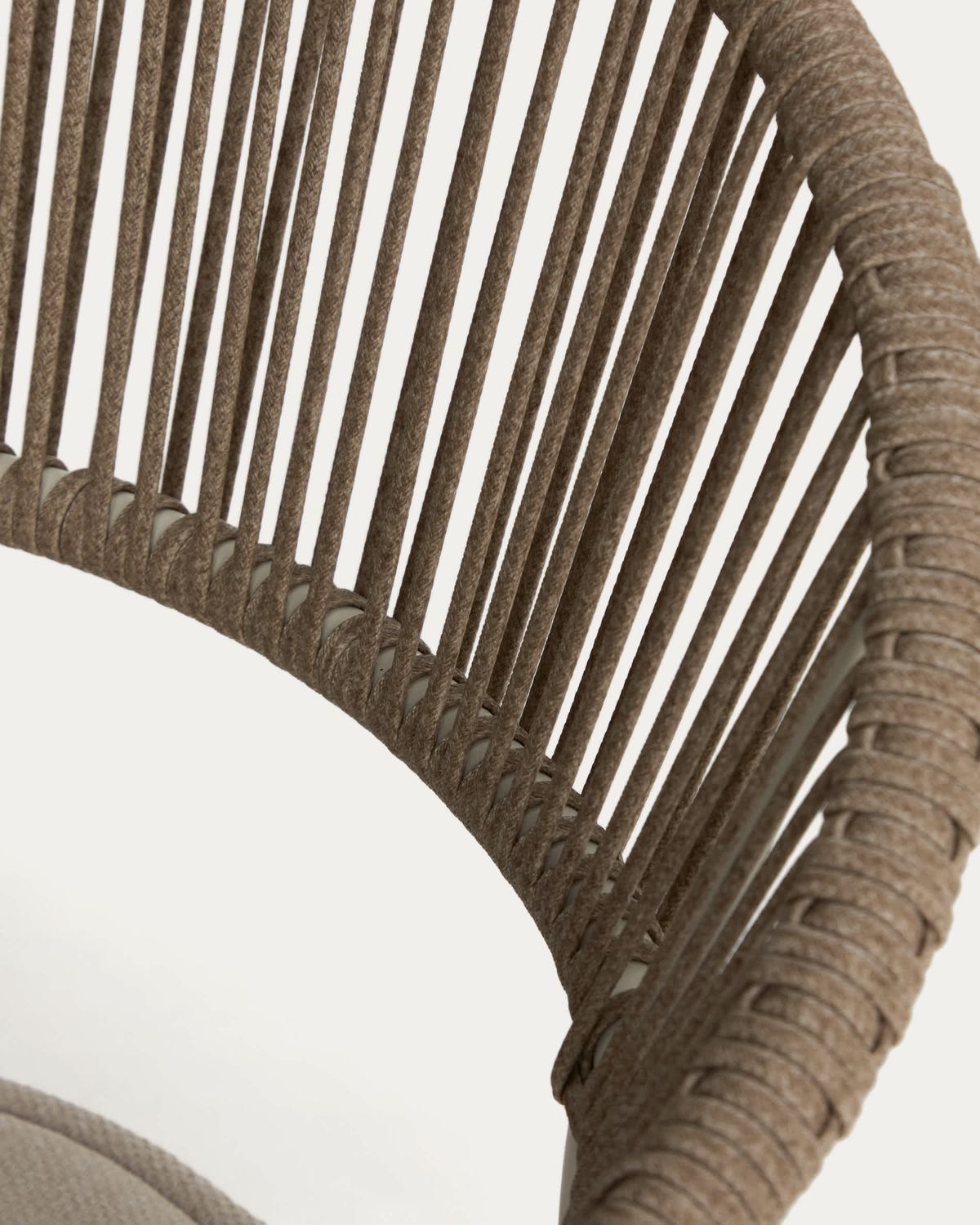 Silla apilable de exterior Alimia de aluminio crudo y cuerda sintética beige