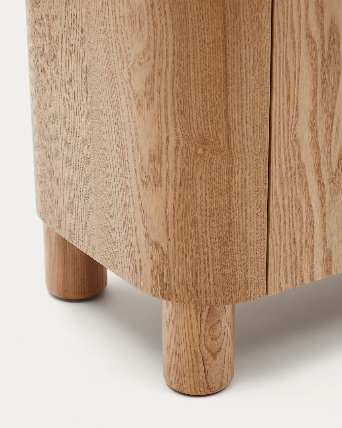 Aparador alto Salaya de madera contrachapada de fresno FSC Mix Credit 100 x 134 cm