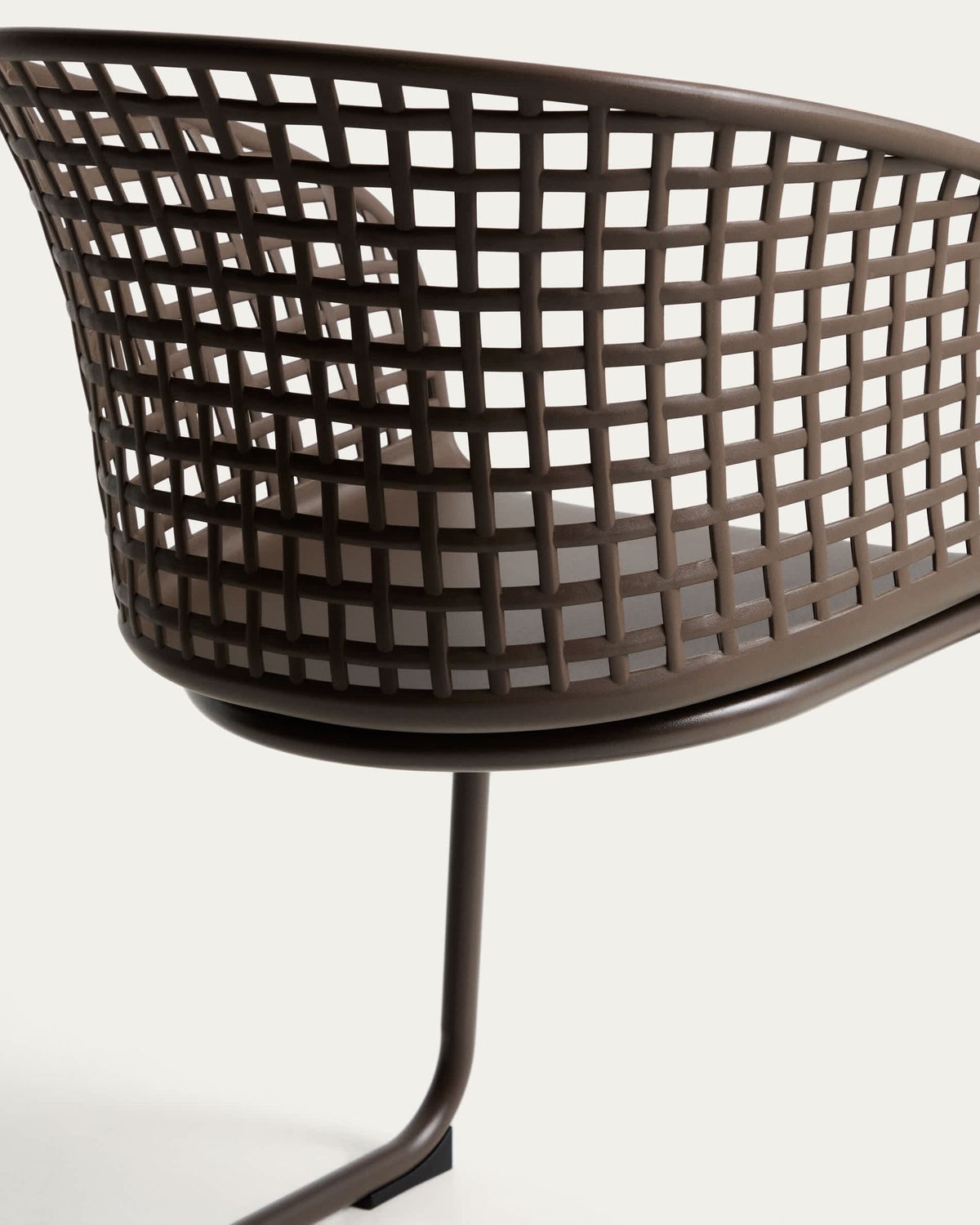 Silla de exterior Tenaro de plástico con estructura de acero marrón