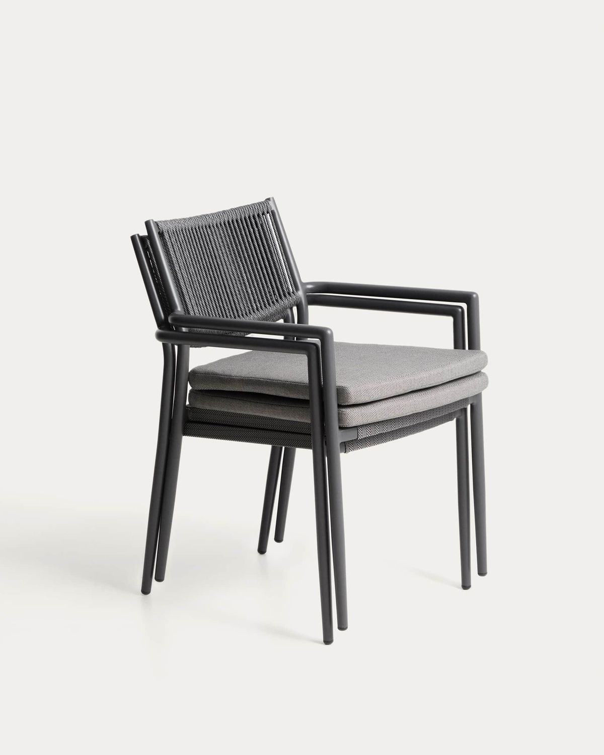 Silla apilable de exterior Argasi de aluminio grafito y cuerda sintética gris oscuro