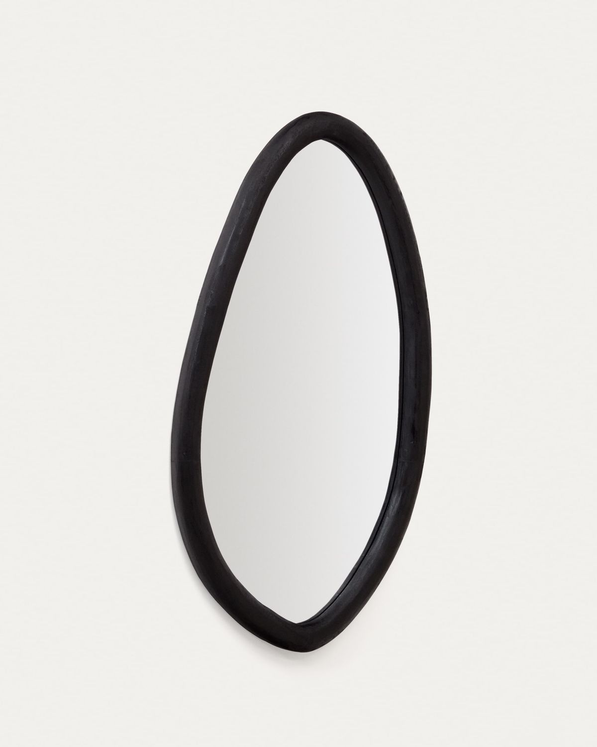 Espejo Magrit de madera maciza de mungur con acabado negro Ø 60 x 110 cm