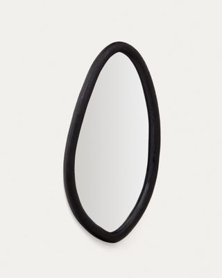 Espejo Magrit de madera maciza de mungur con acabado negro Ø 60 x 110 cm
