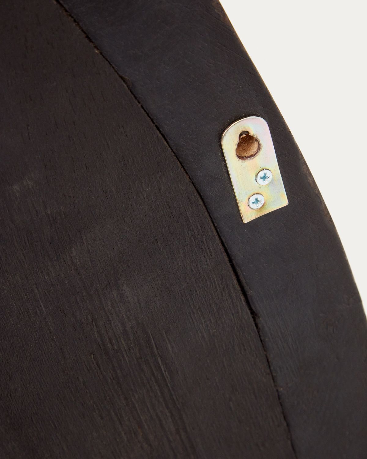 Espejo Magrit de madera maciza de mungur con acabado negro Ø 60 x 110 cm