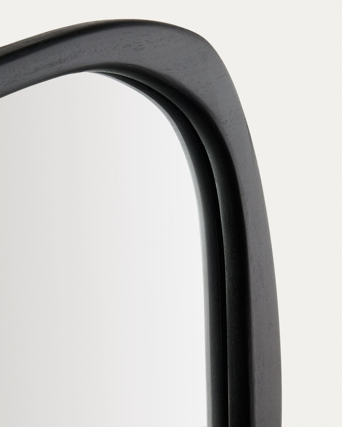 Espejo Alura de madera de teca negro FSC 100% 45,5 x 47 cm