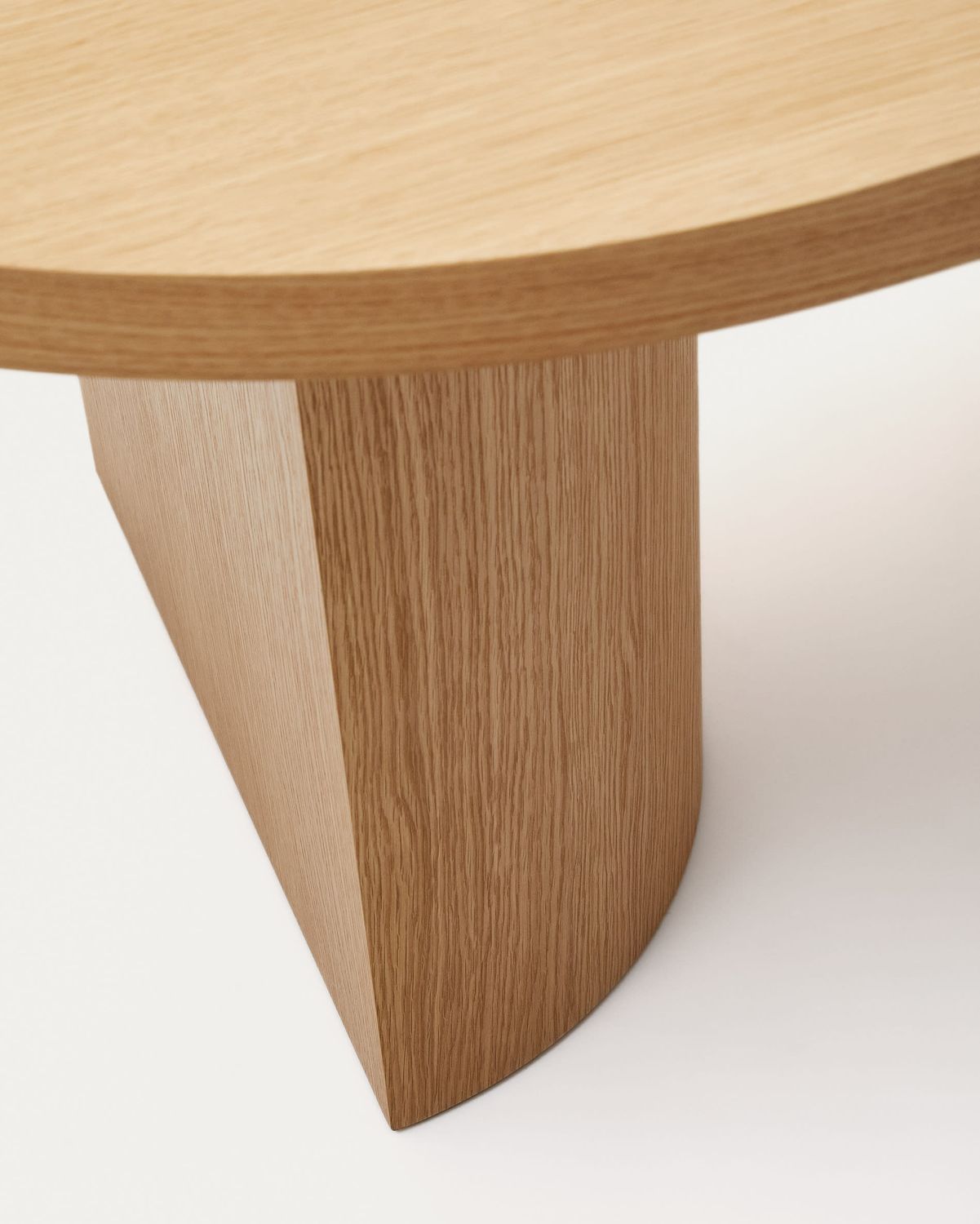 Mesa Nealy de chapa de roble con acabado natural 240 x 100 cm