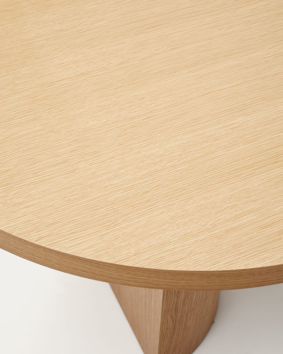 Mesa Nealy de chapa de roble con acabado natural 240 x 100 cm
