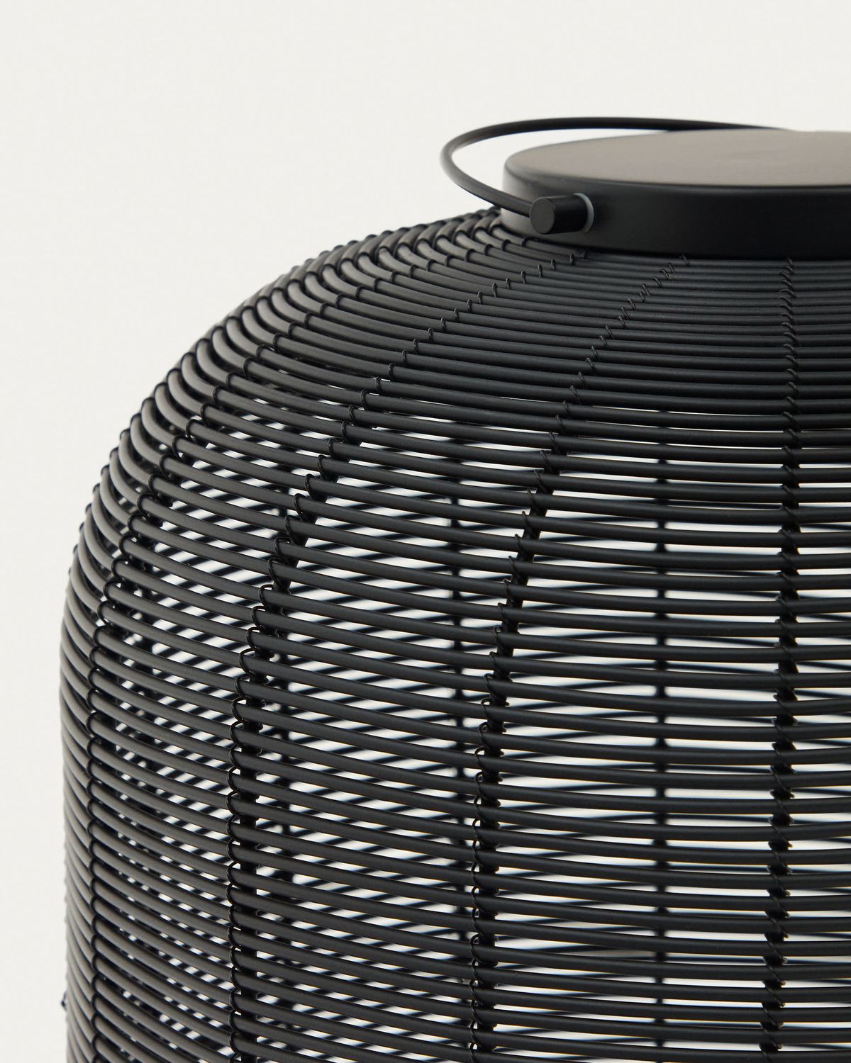 Lámpara de mesa grande portátil Saranella de ratán sintético negro