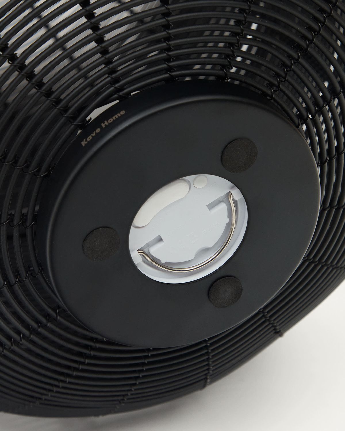 Lámpara de mesa grande portátil Saranella de ratán sintético negro