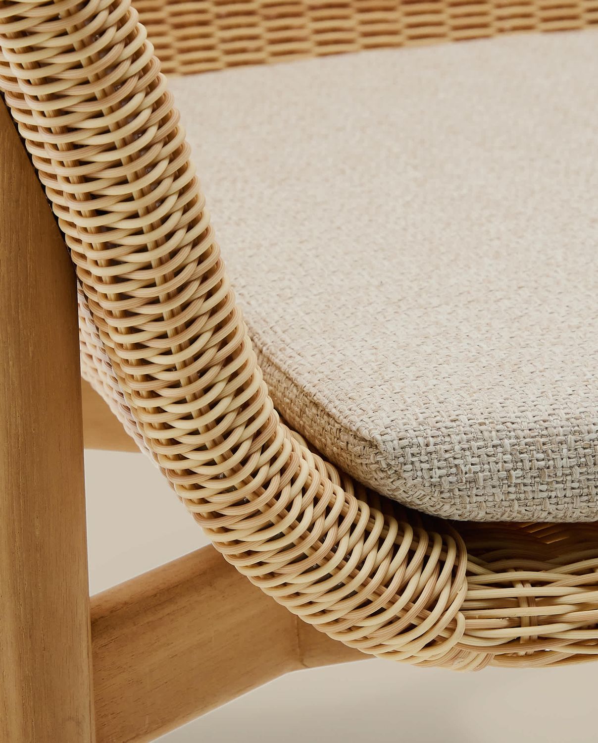 Silla Galea de madera maciza de teca y ratán sintético FSC 100%