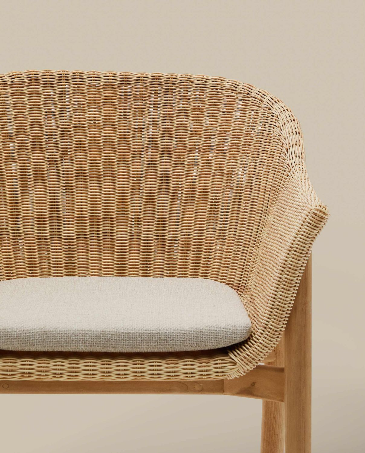 Silla Galea de madera maciza de teca y ratán sintético FSC 100%