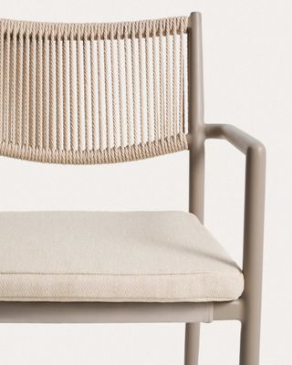 Silla apilable de exterior Argasi de aluminio topo y cuerda sintética beige
