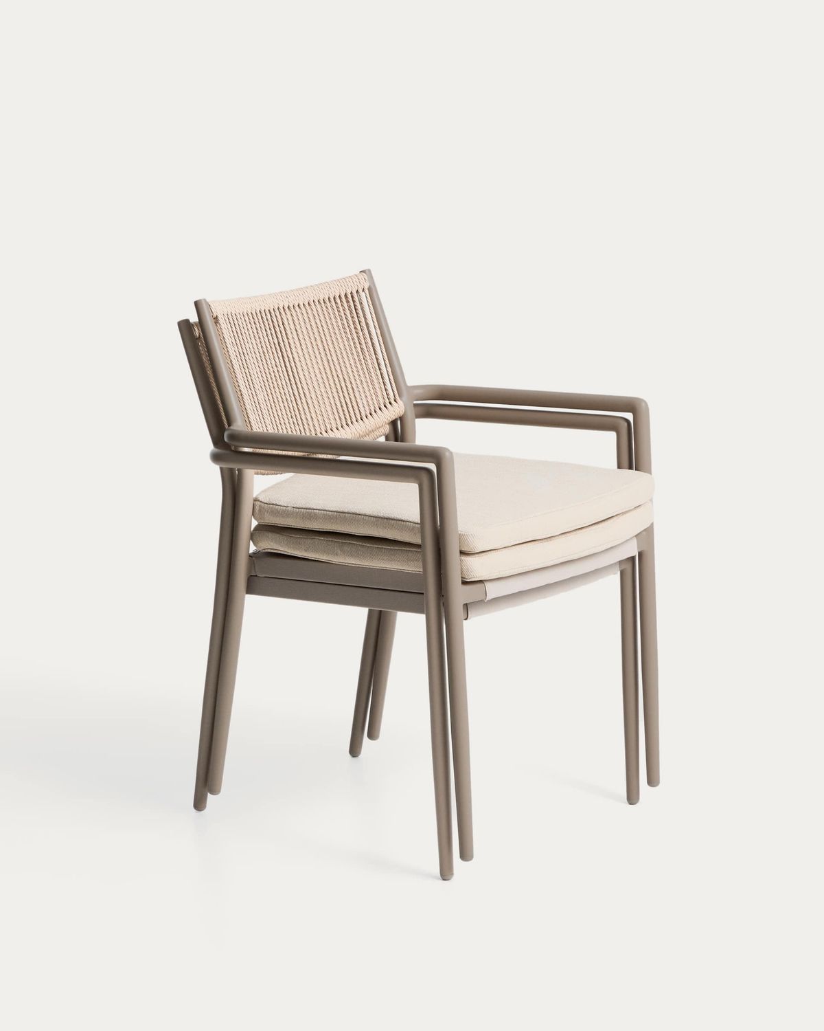 Silla apilable de exterior Argasi de aluminio topo y cuerda sintética beige