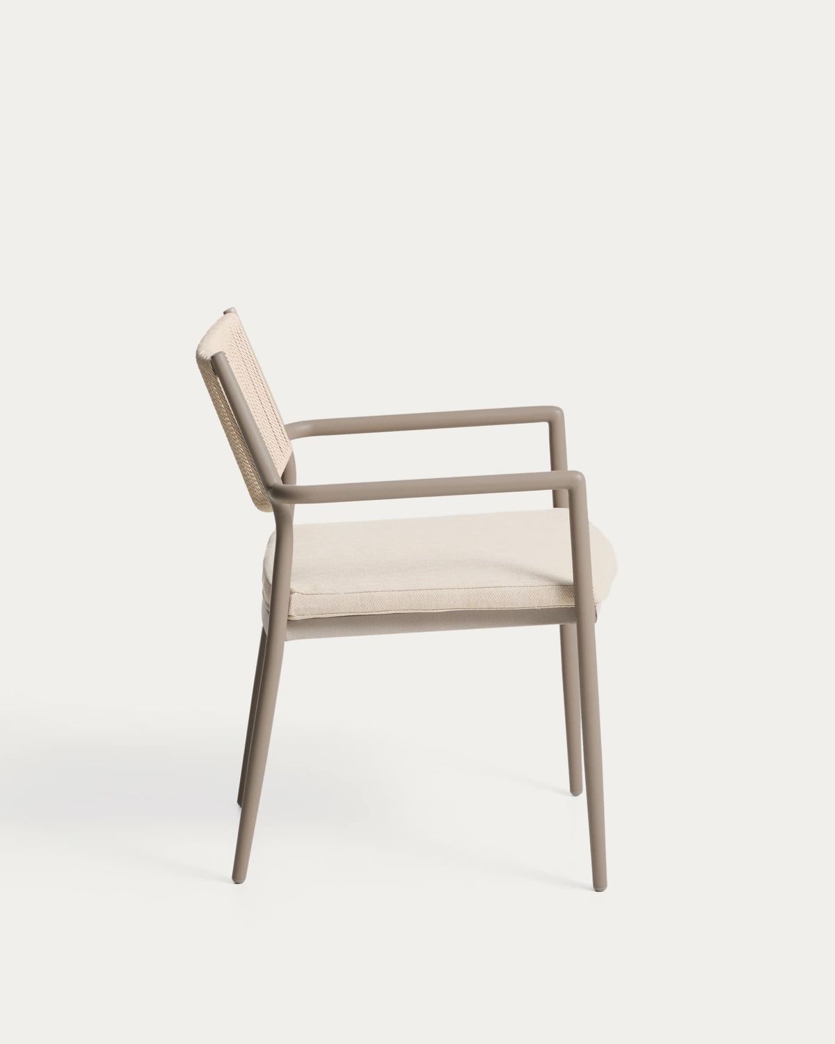 Silla apilable de exterior Argasi de aluminio topo y cuerda sintética beige