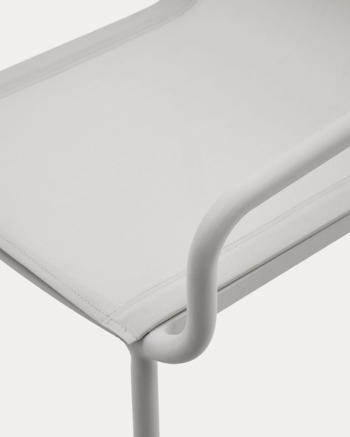 Silla apilable de exterior Galdana de aluminio con acabado pintado gris claro