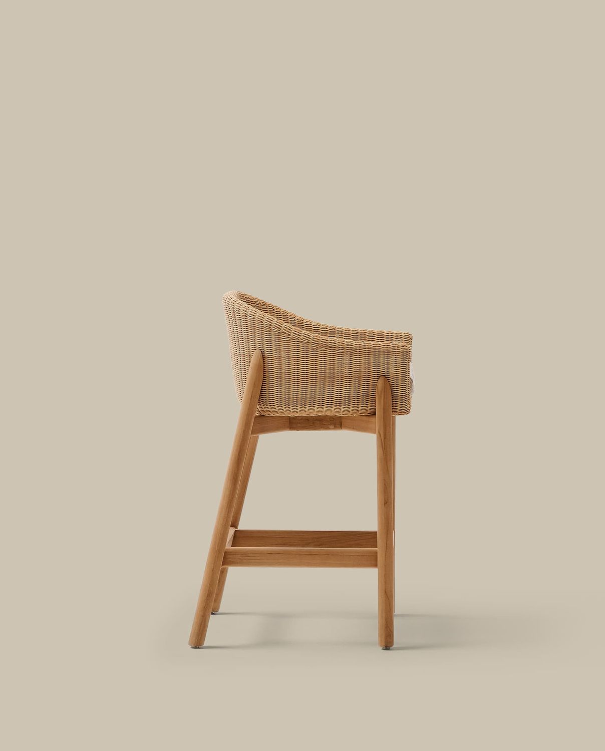 Taburete Galea de madera maciza de teca y ratán sintético 65 cm FSC 100%