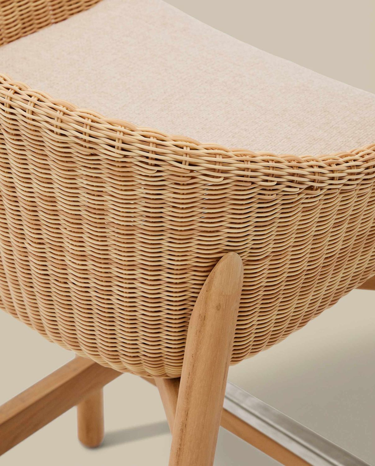 Taburete Galea de madera maciza de teca y ratán sintético 65 cm FSC 100%