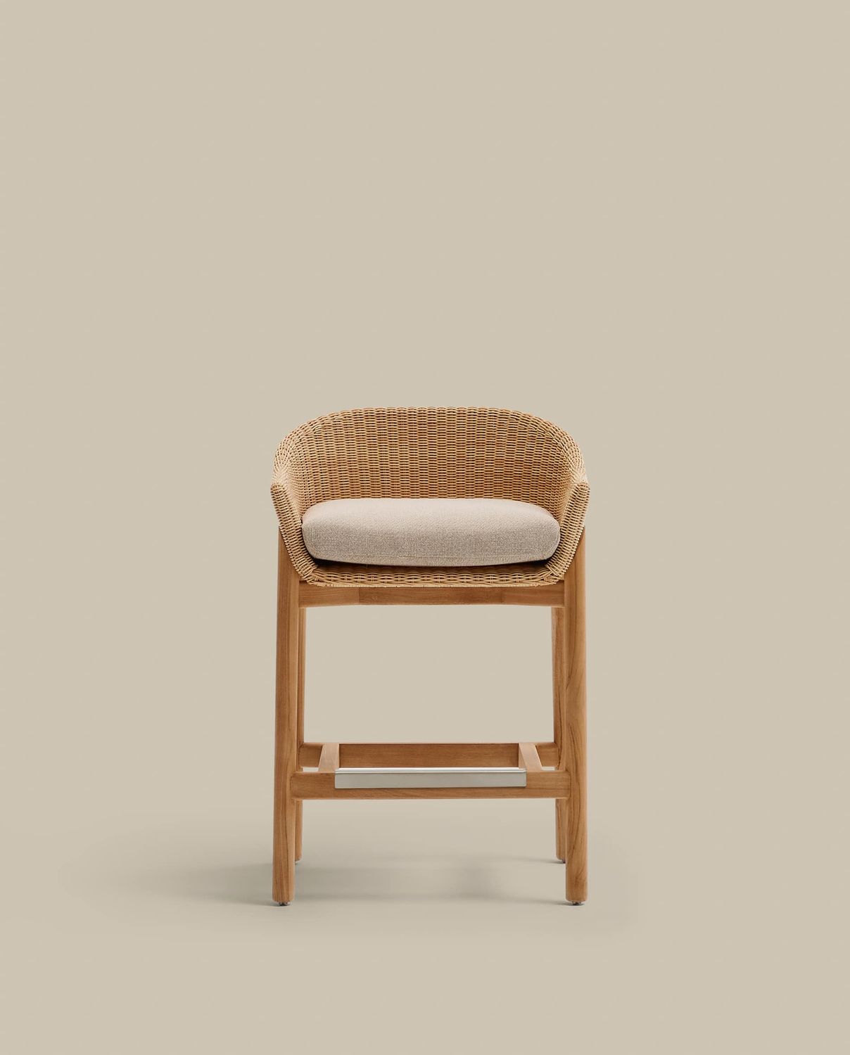 Taburete Galea de madera maciza de teca y ratán sintético 65 cm FSC 100%
